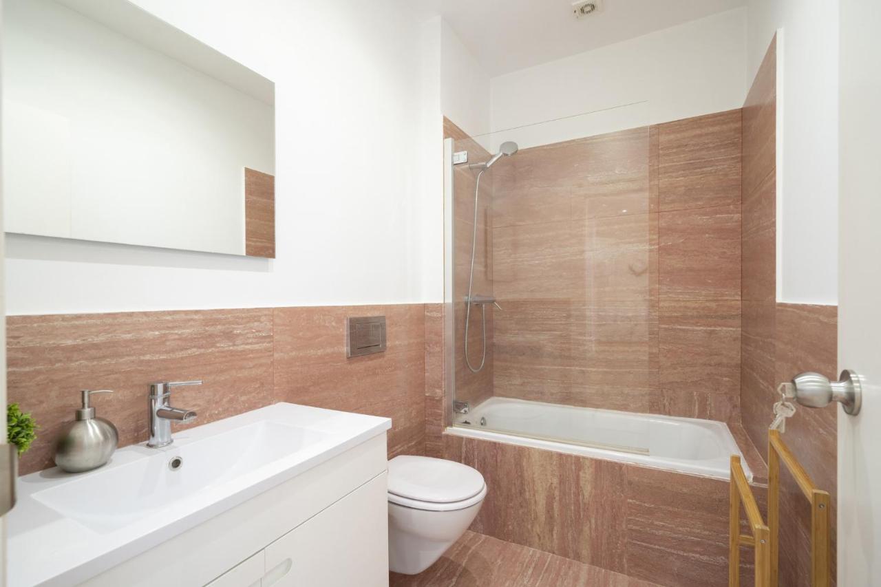 Warm And Cozy Parquet Flooring Apartment In Almada Exterior foto